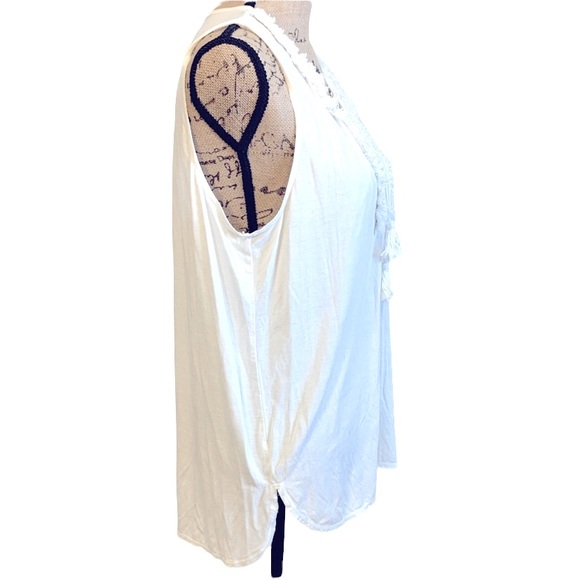 2/$20 Max Studio Women’s White Lace-Up Front Sleeveless Tunic Top - Picture 3 of 8